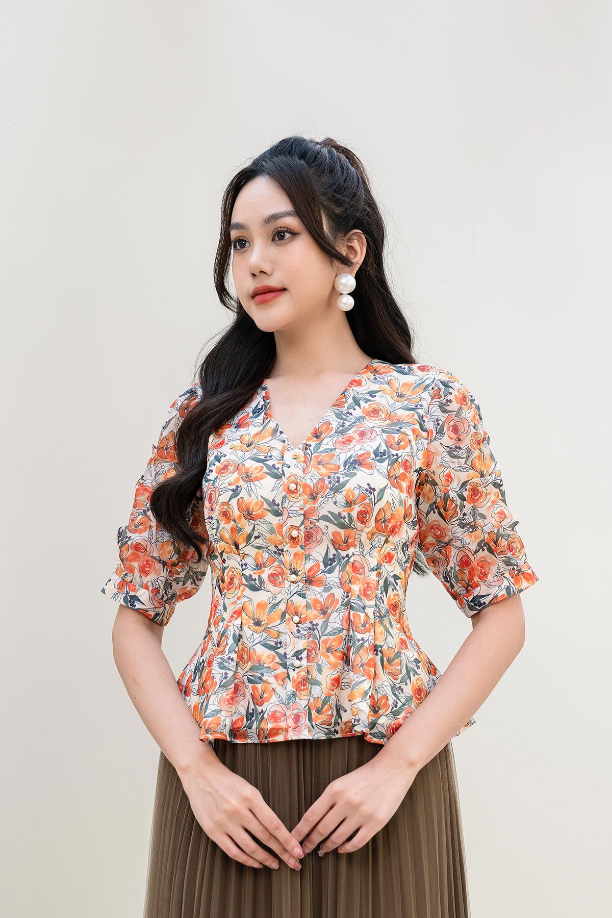 Áo cổ V peplum xếp ly