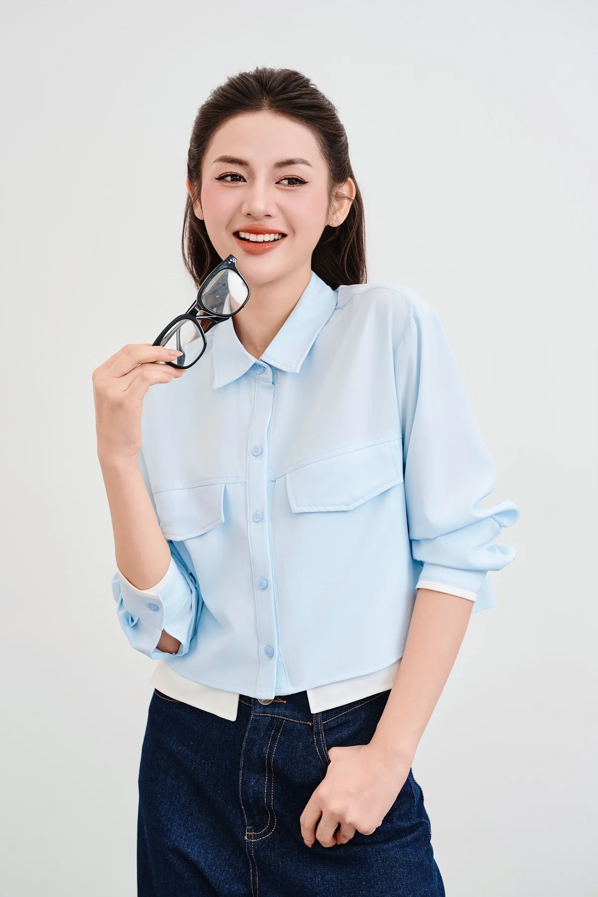 Áo sơ mi croptop trẻ trung, năng động