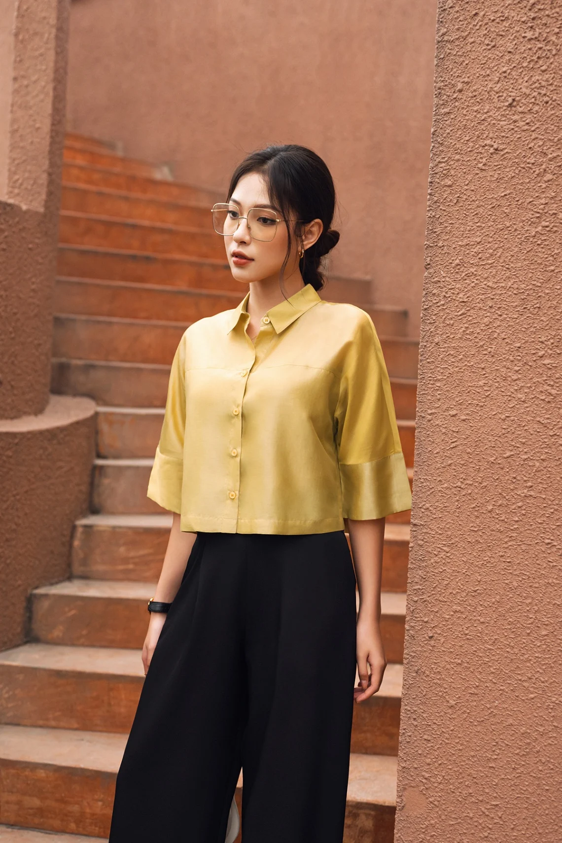 Áo sơ mi croptop trẻ trung