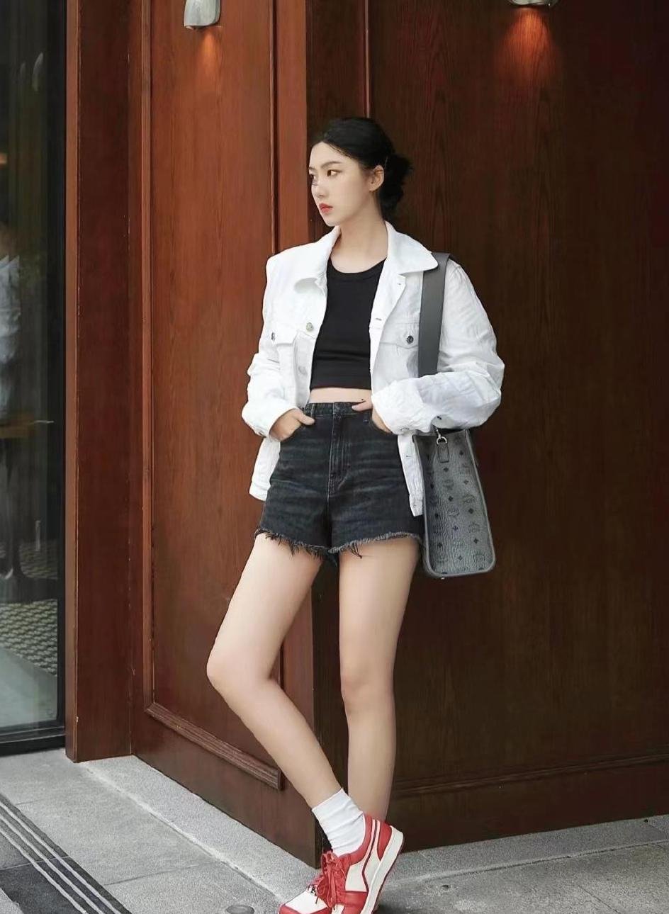 Áo sơ mi tay ngắn phối quần short nữ
