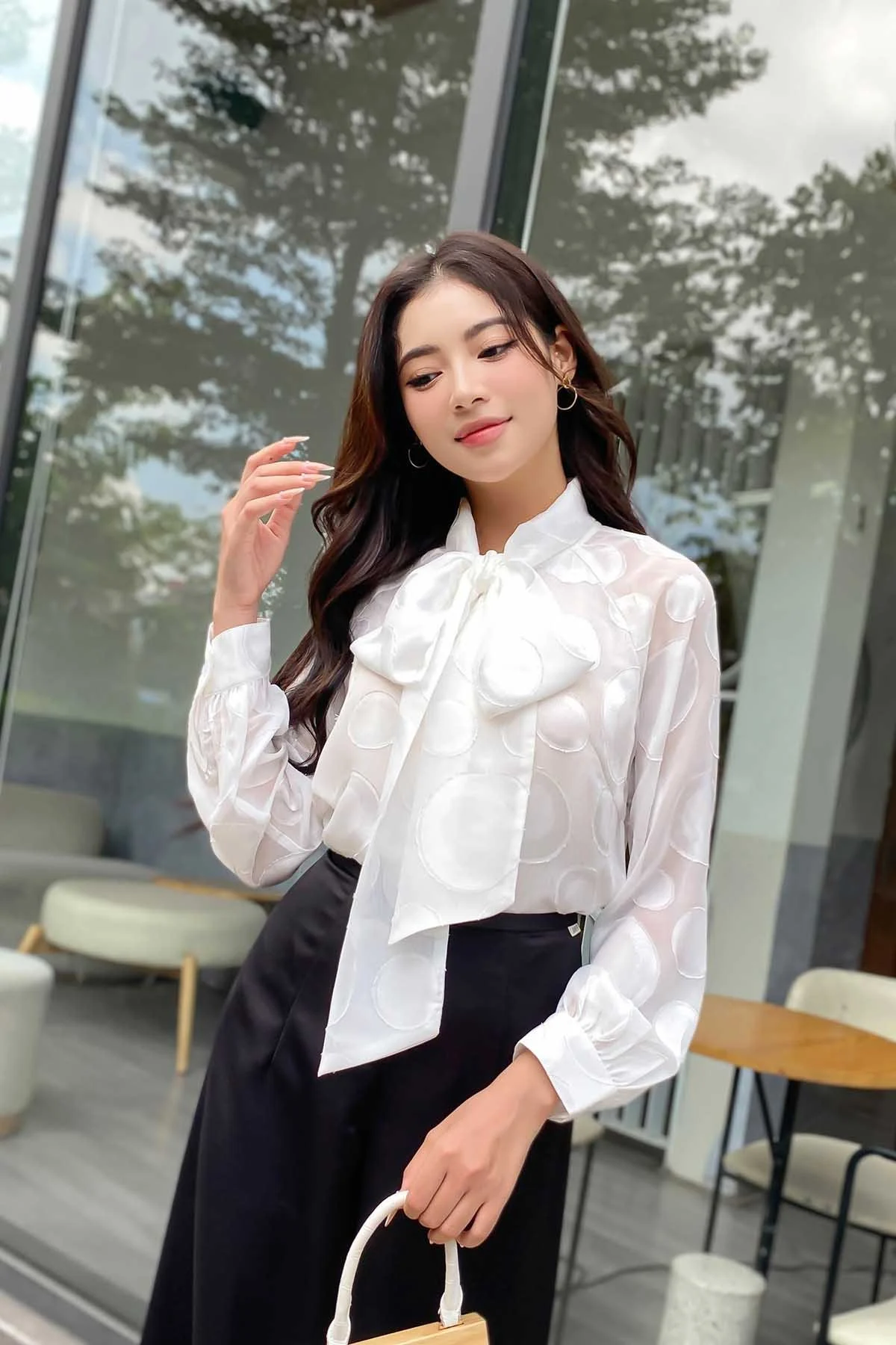 Áo sơ mi voan mềm mại, nữ tính