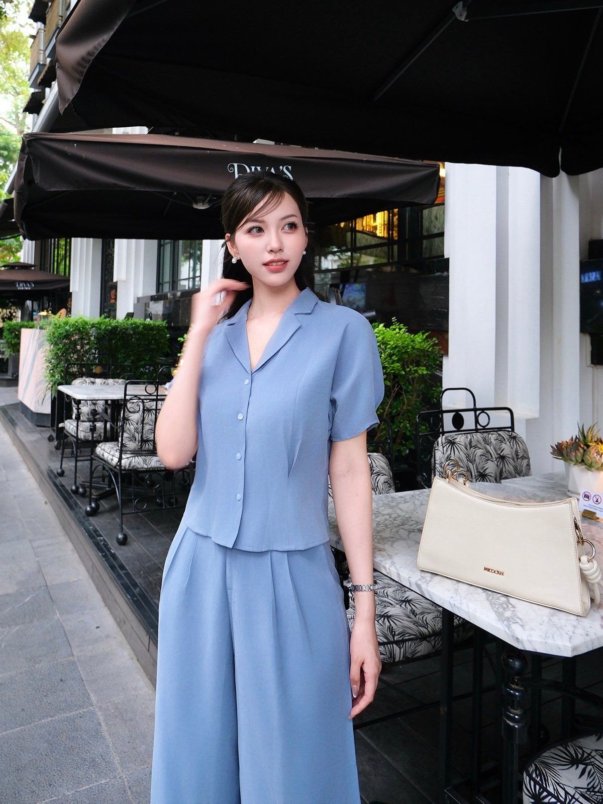 Áo sơ mi xanh dương nữ dáng ôm
