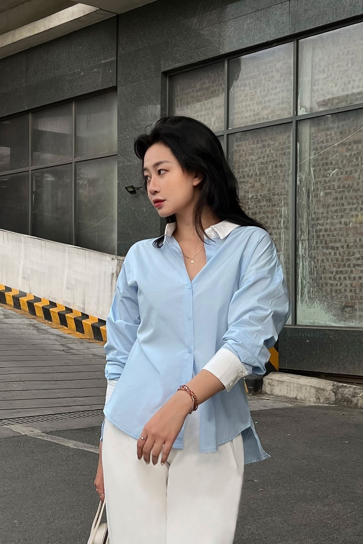 Áo sơ mi xanh dương nữ basic