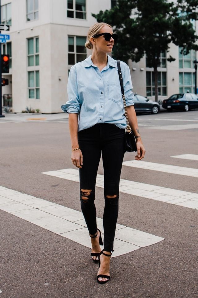 Áo sơ mi xanh dương phối quần jean đen