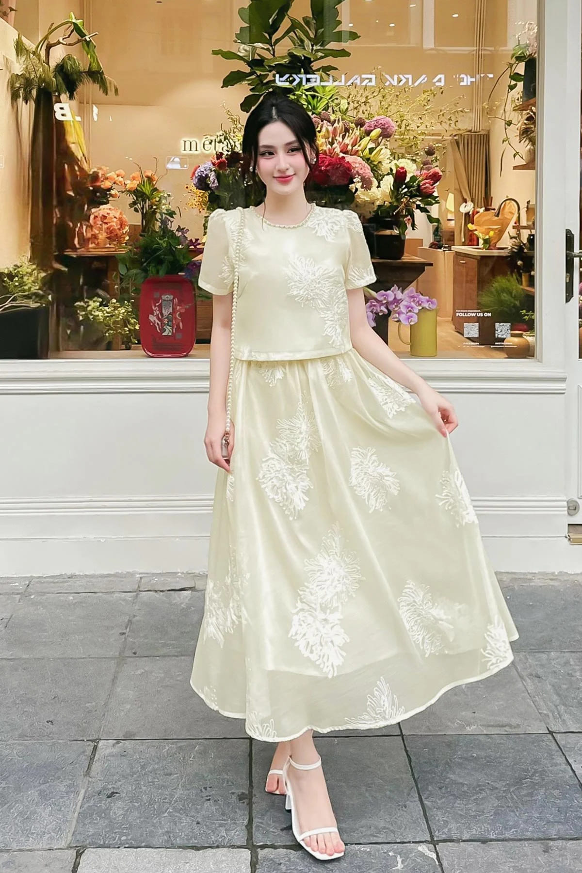chân váy dài mặc với áo cổ tròn mùa hè