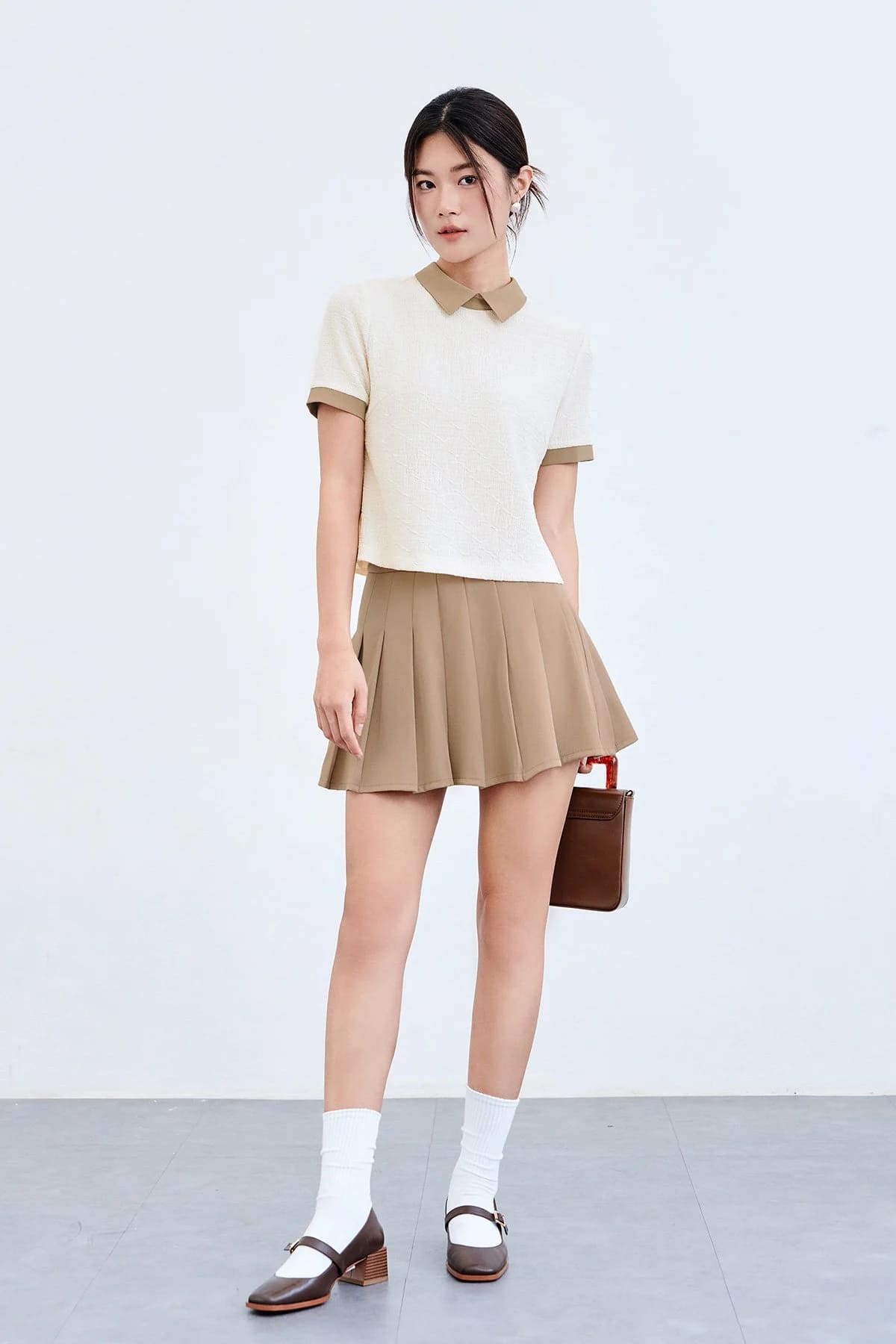 chân váy ngắn xếp ly tone nâu