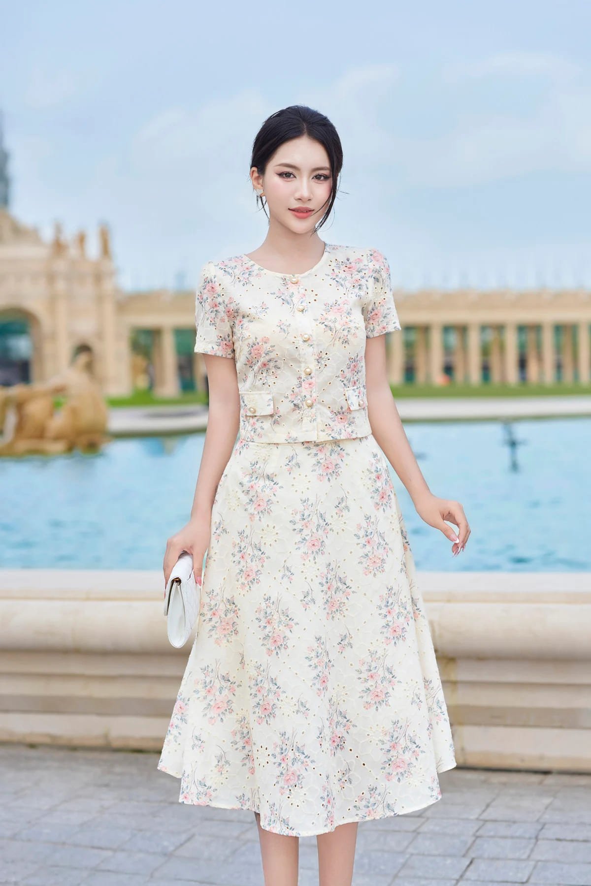 chân váy xòe hoa hồng tone trắng