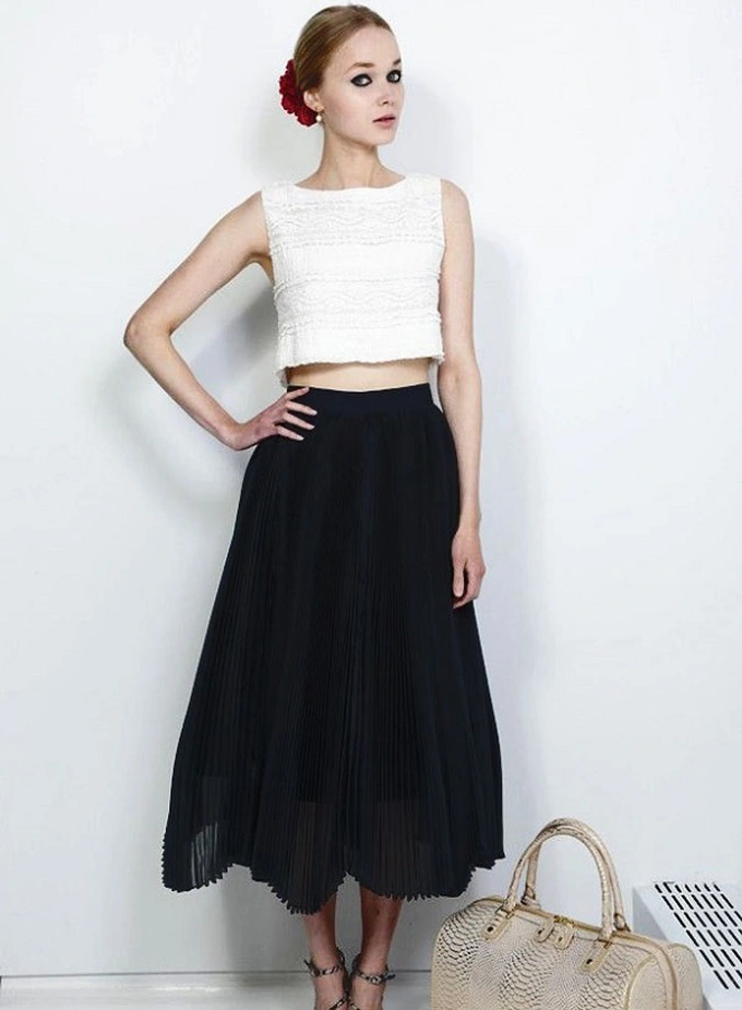 Chân váy xếp ly dài phối áo croptop