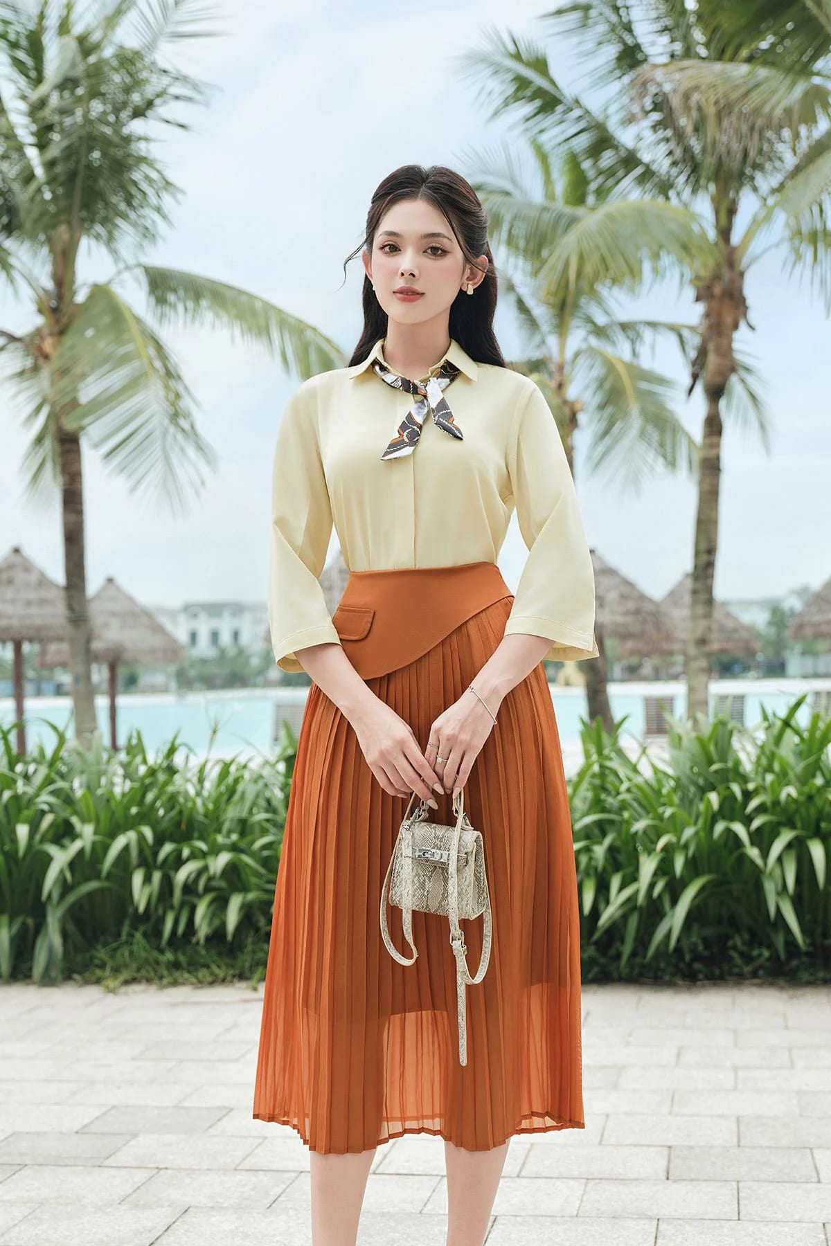 chân váy dập ly dáng xòe đi biển