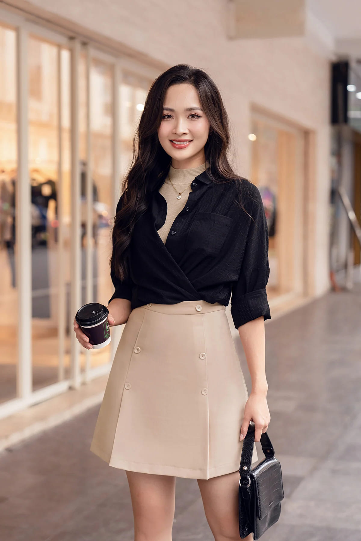 chọn chân váy chữ a tone be đi cà phê