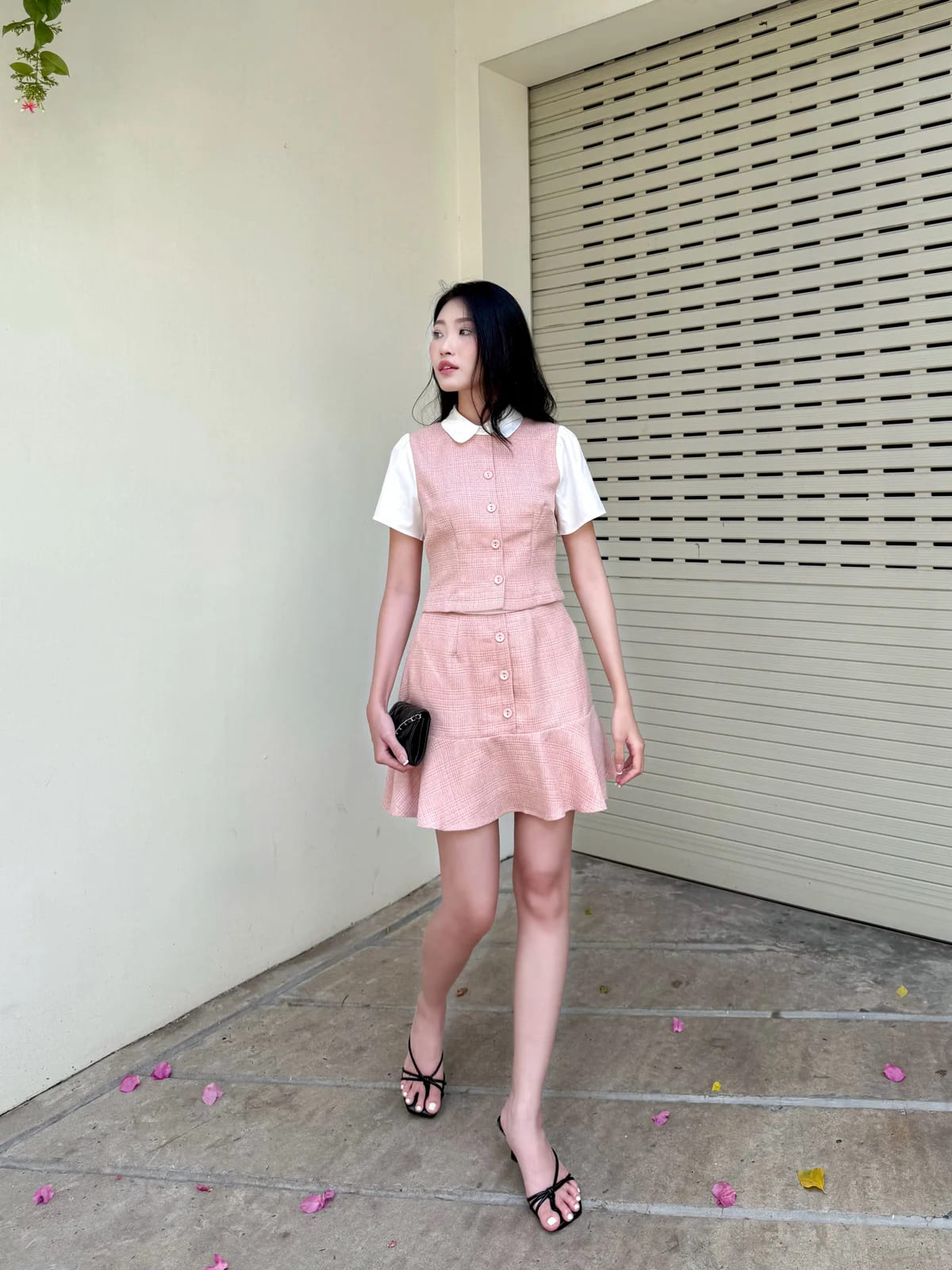 chọn chân váy chữ a tone hồng đi hẹn hò