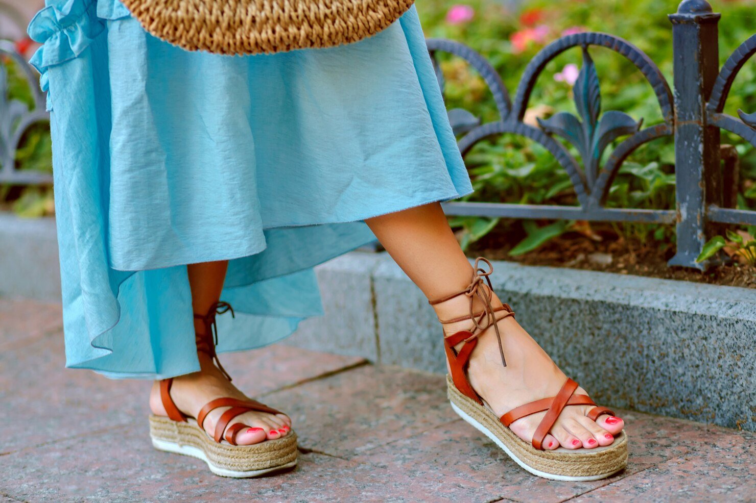 Chọn giày sandals đi chơi Tết cho nữ