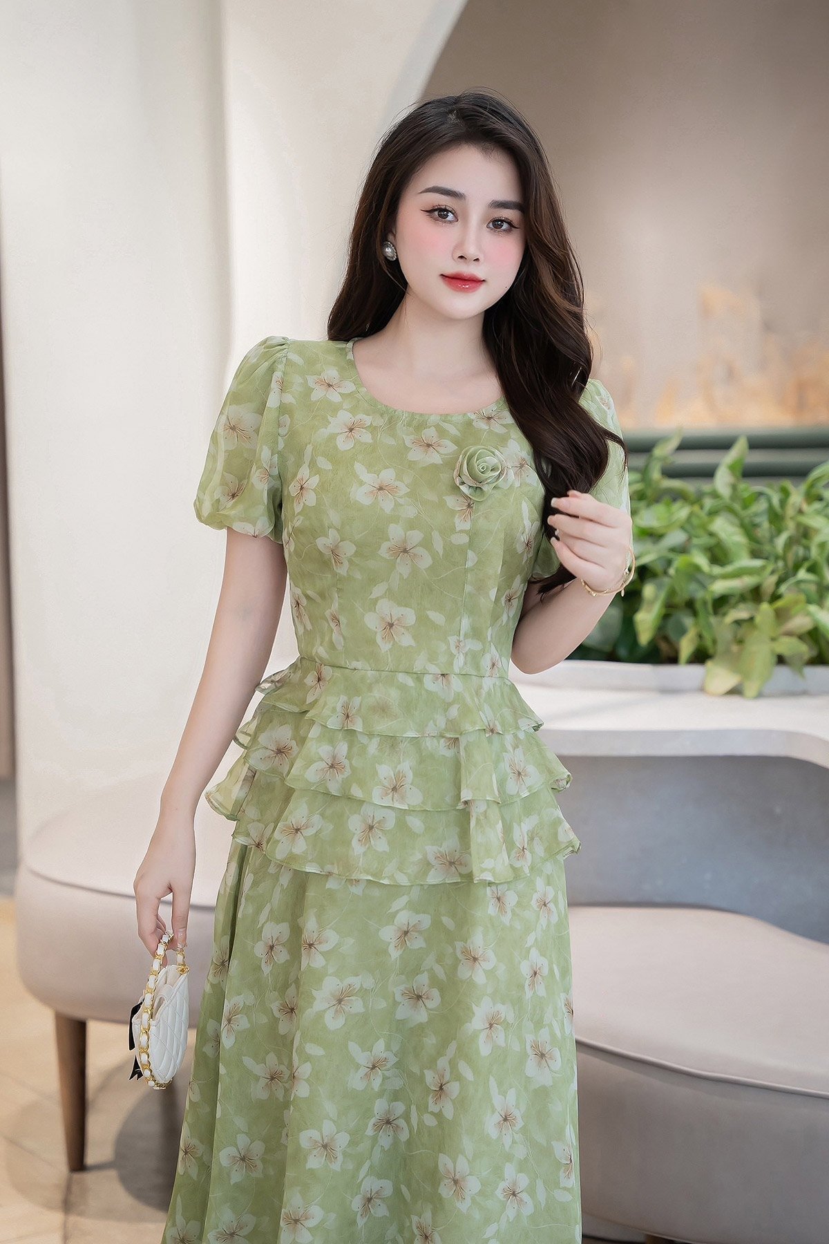 Chọn lựa đầm hoa đi biển