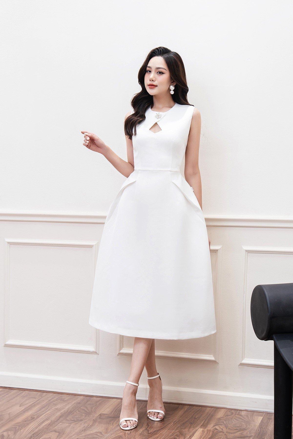 Đầm sát nách công sở