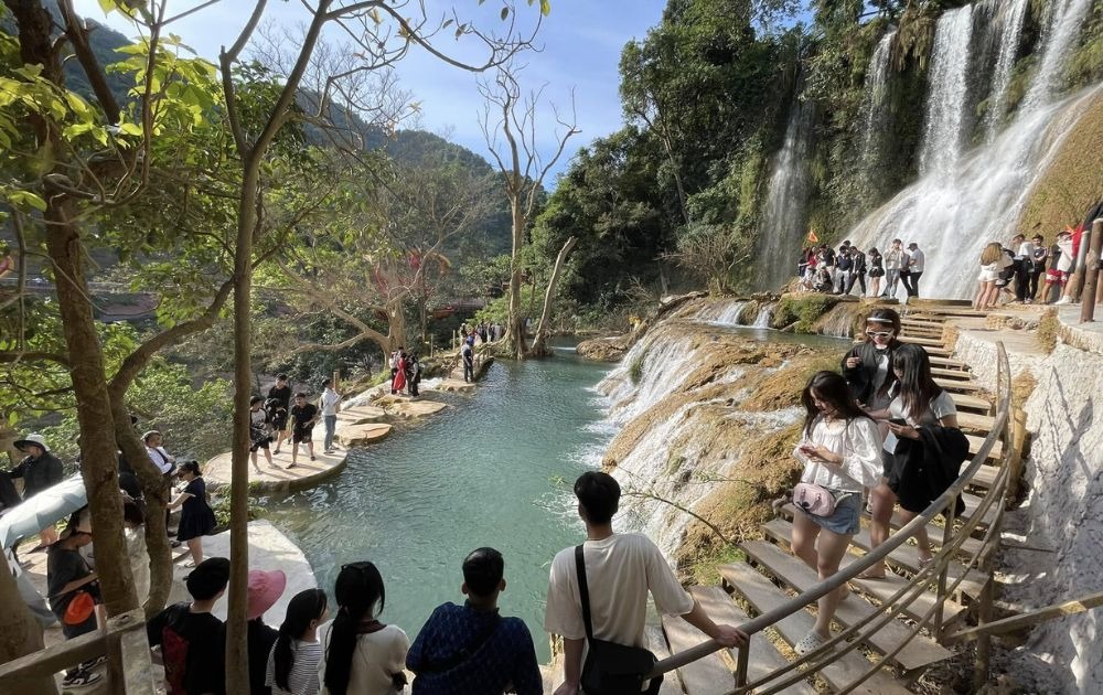 Du lịch suối 2025