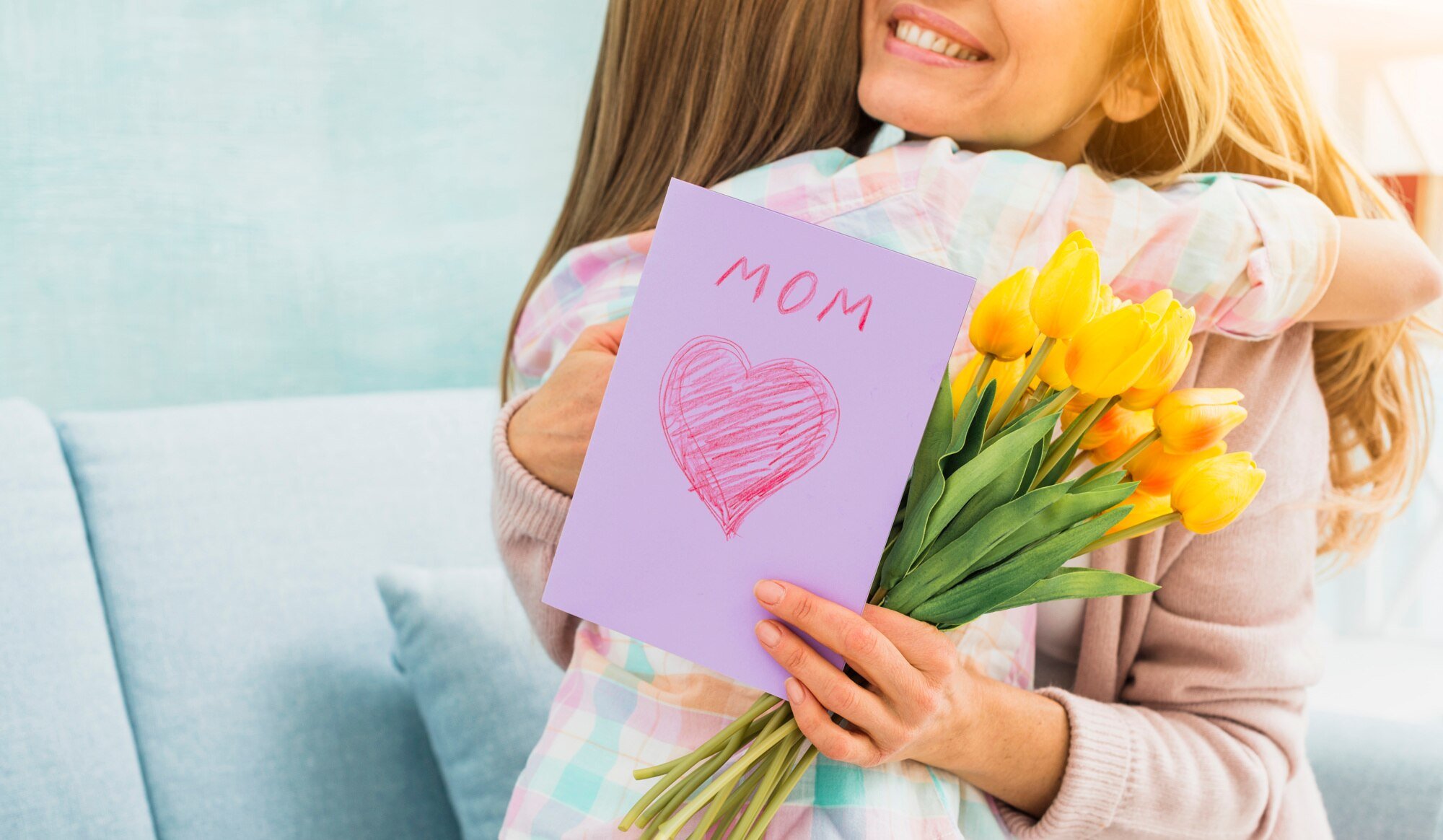 quà tặng ngày của mẹ với hoa tươi