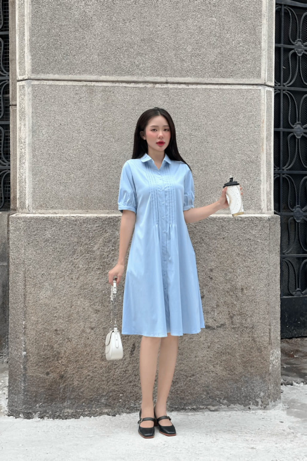 trang phục đi cà phê cùng đầm xòe ngang gối