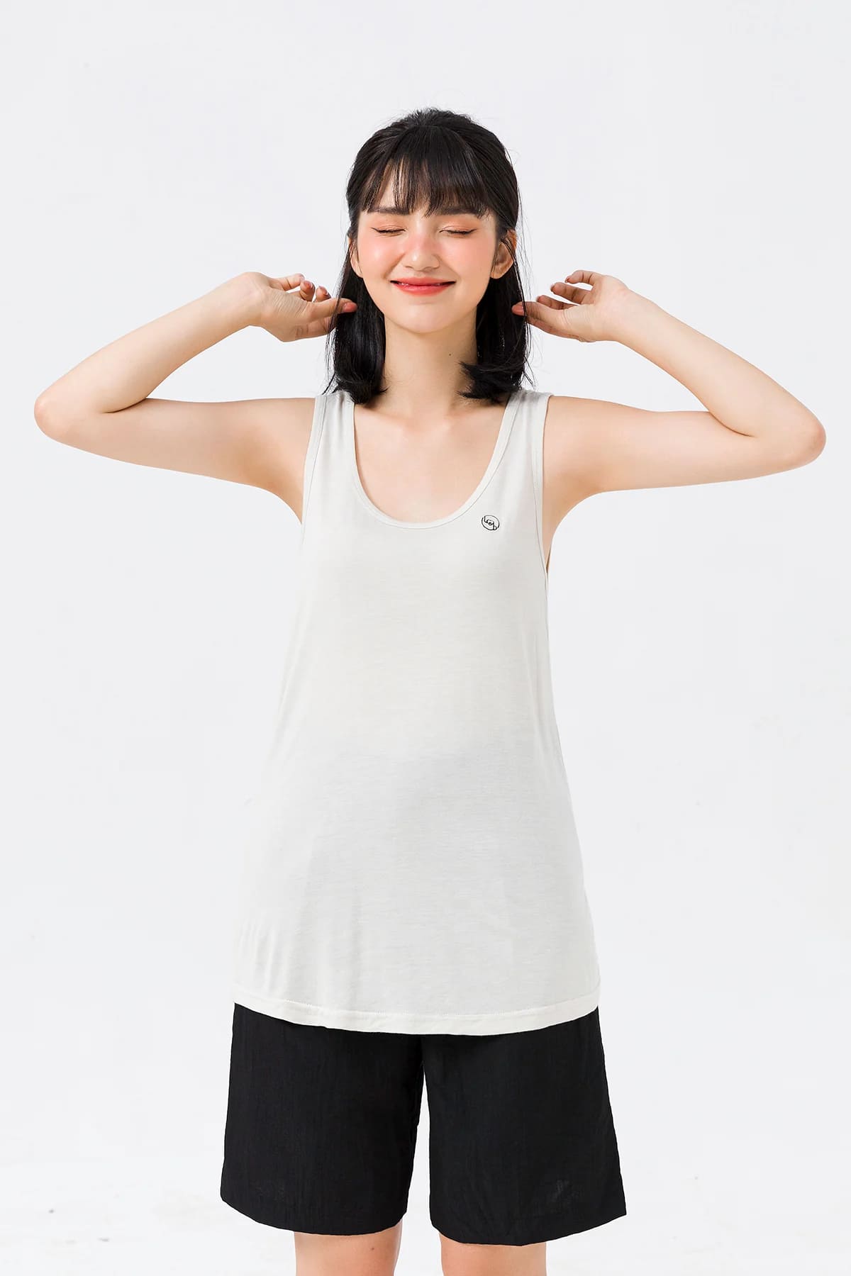 Hướng dẫn chọn trang phục đi biển với áo ba lỗ