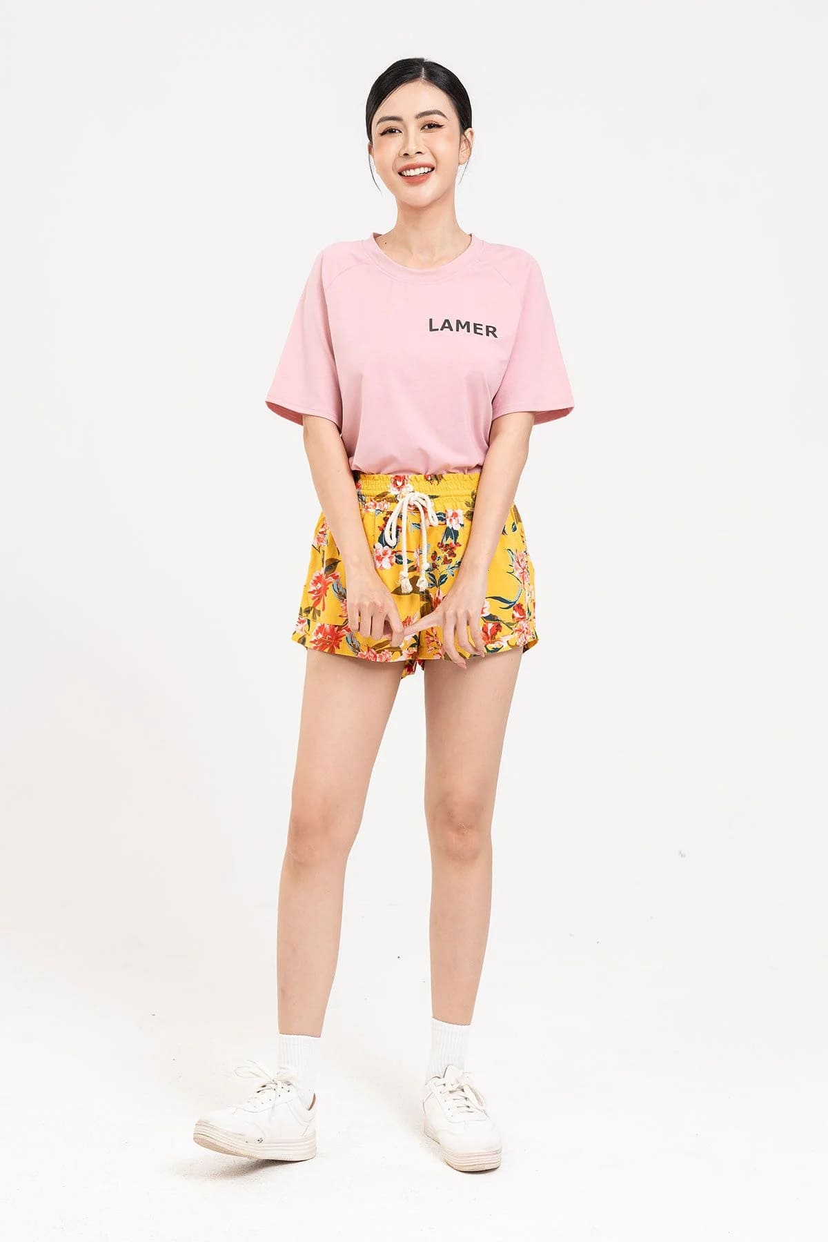 Hướng dẫn chọn trang phục đi biển với quần short cạp chun