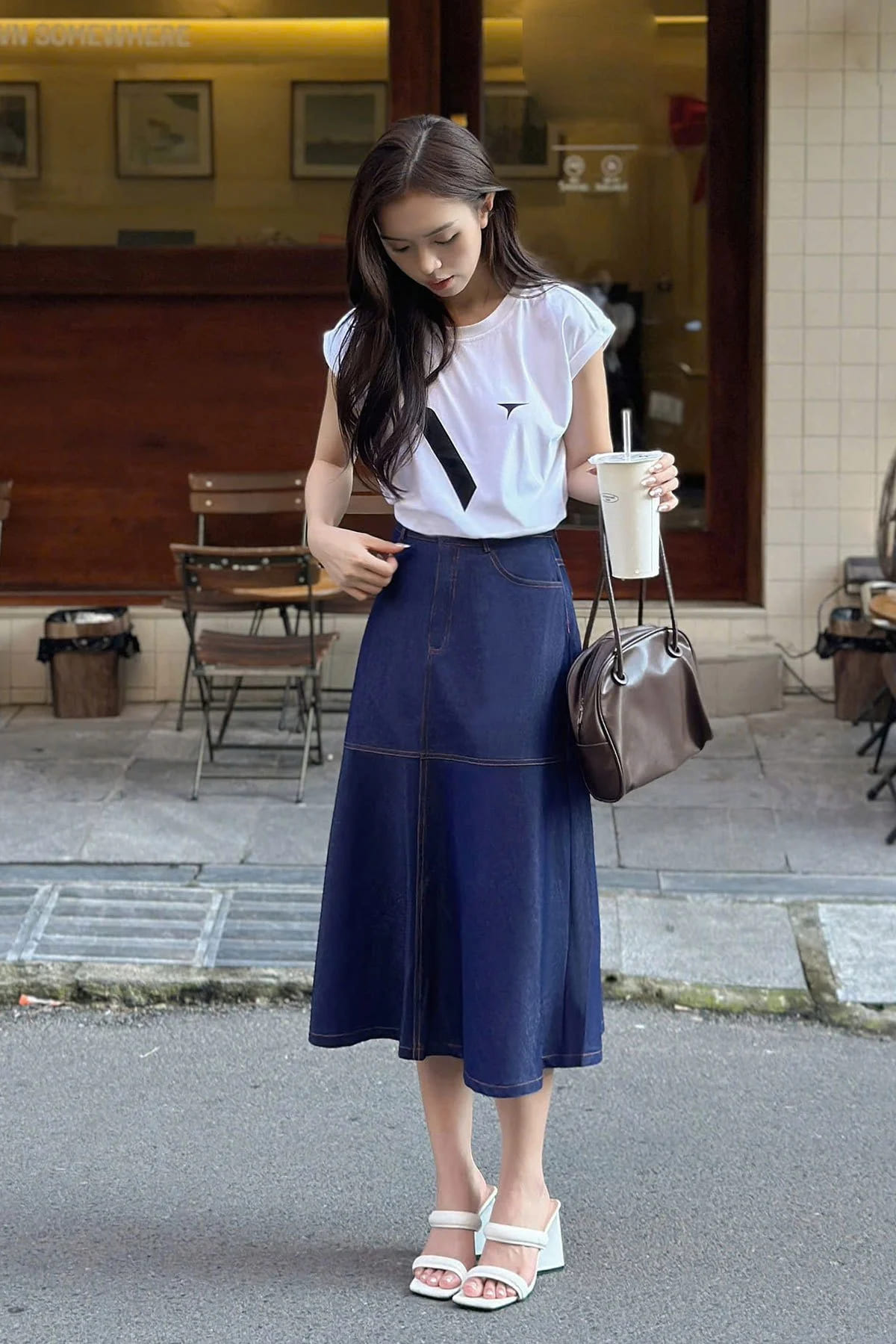 chân váy dài chất liệu jean