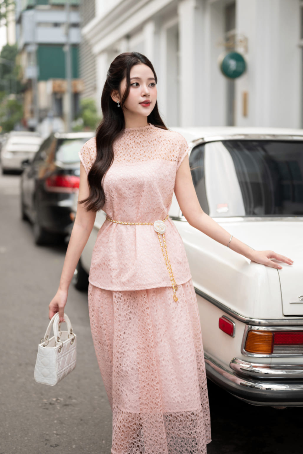 chân váy dài chất liệu ren