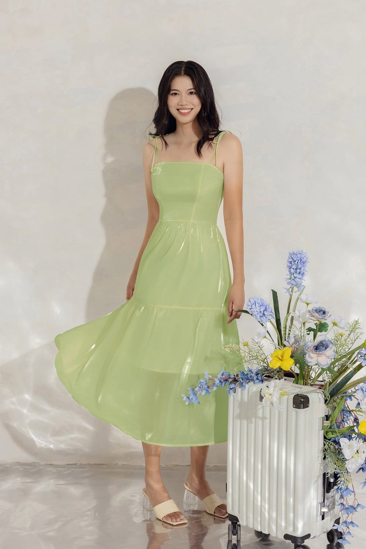 lựa chọn đầm hai dây đi biển