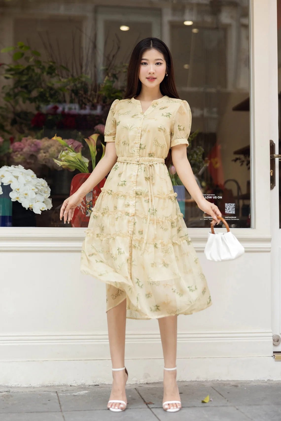 lựa chọn đầm màu sáng đi biển