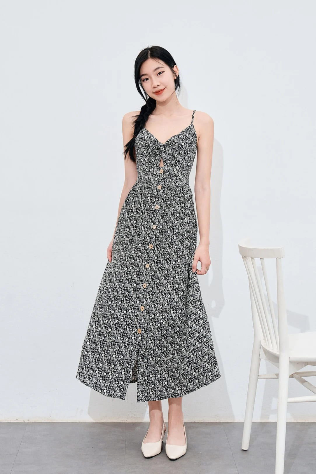 đầm maxi cho người thấp họa tiết nhỏ tone đen trắng