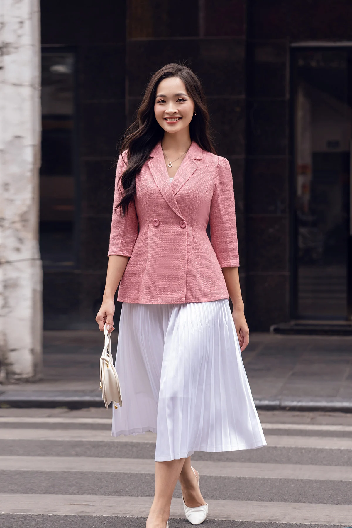 Chân váy phối áo blazer cho mùa thu đông