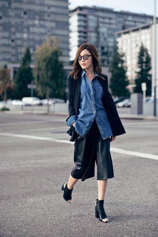 Phối sơ mi xanh dương với quần culottes