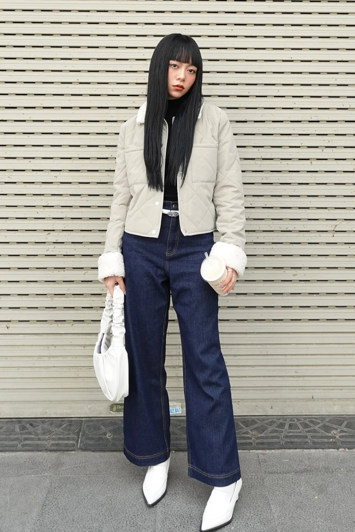 Quần jeans ống suông dễ mặc với nhiều dáng người