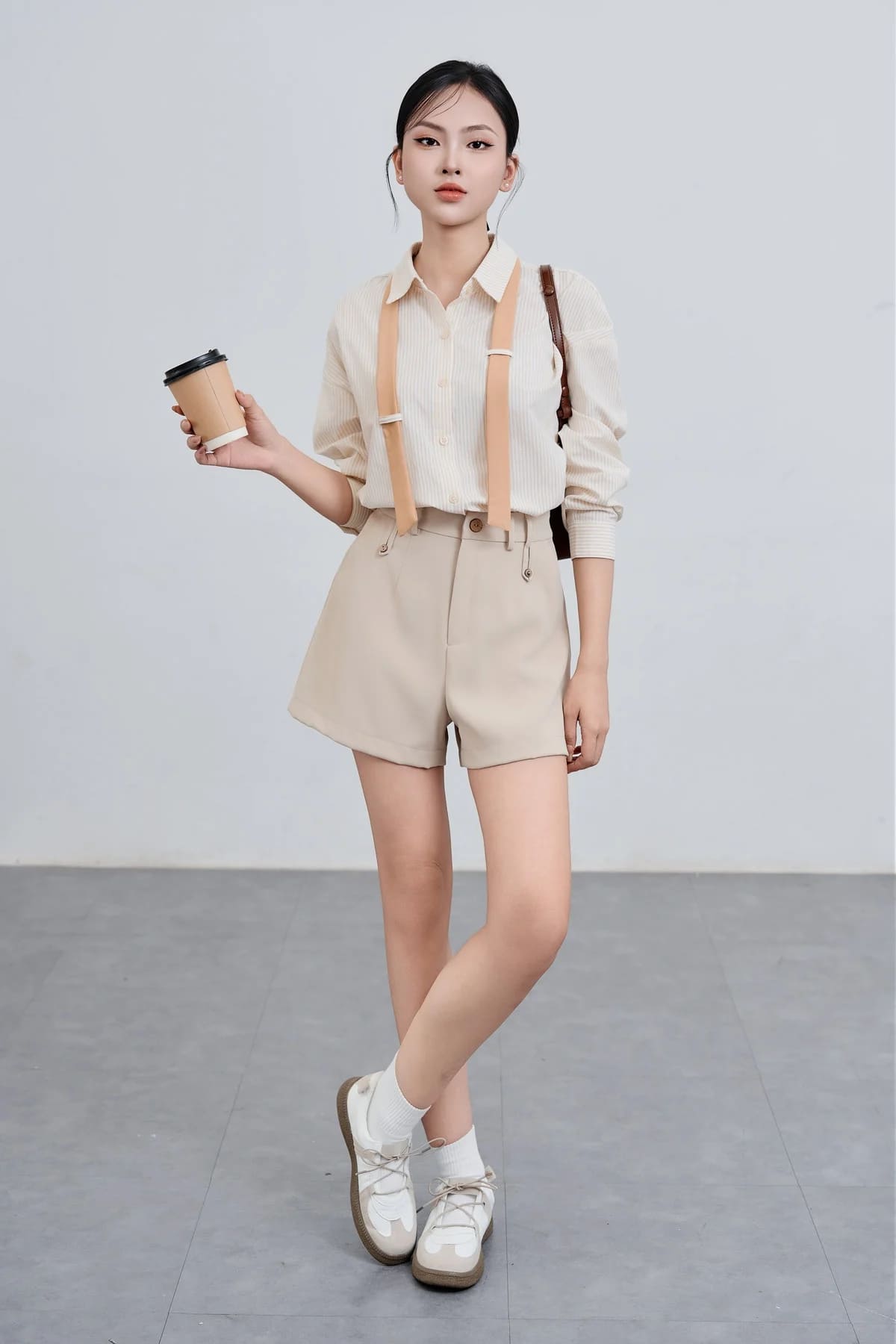 outfit công sở với quần short nữ phối sơ mi