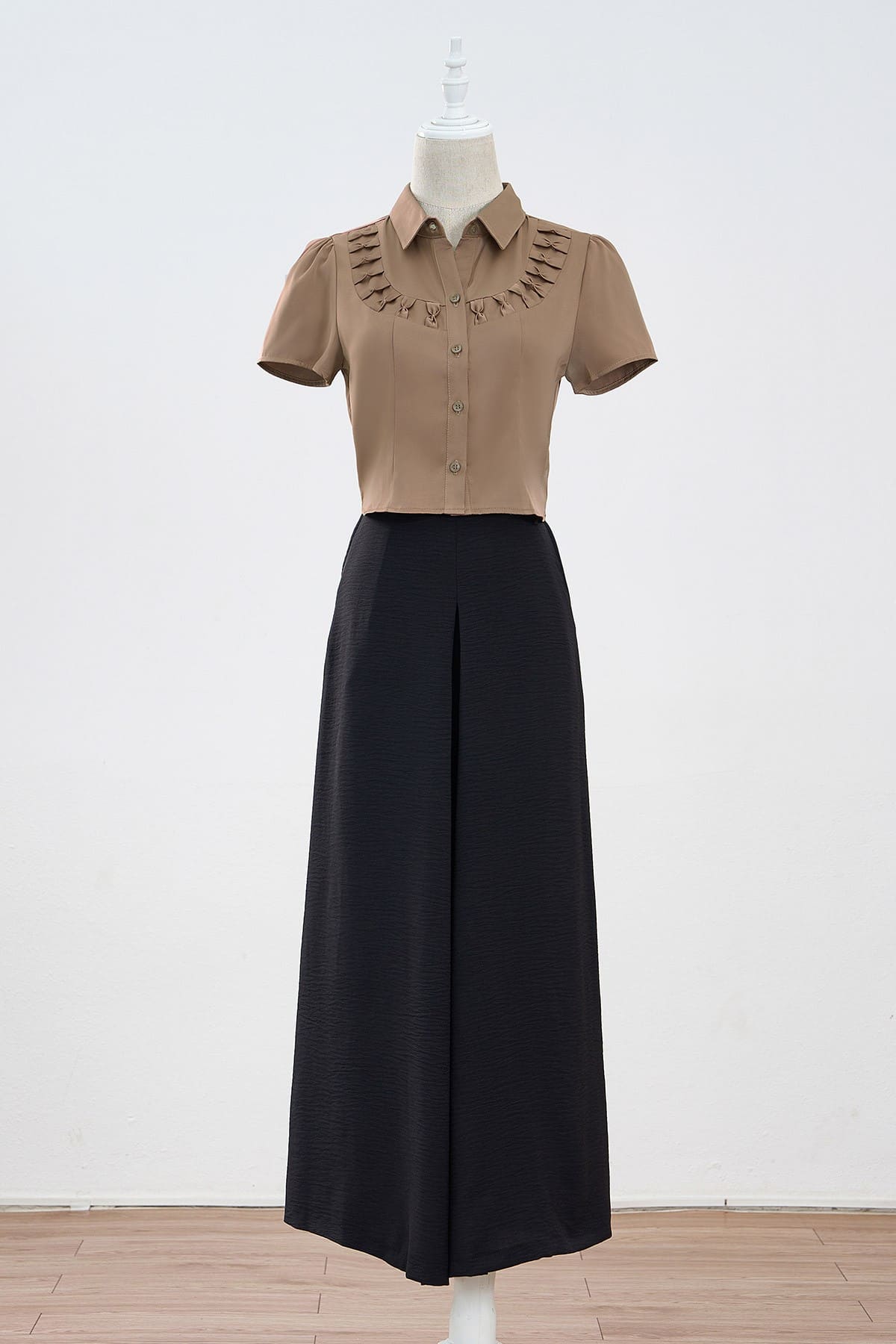 phối đồ áo sơ mi croptop cùng chân váy dài