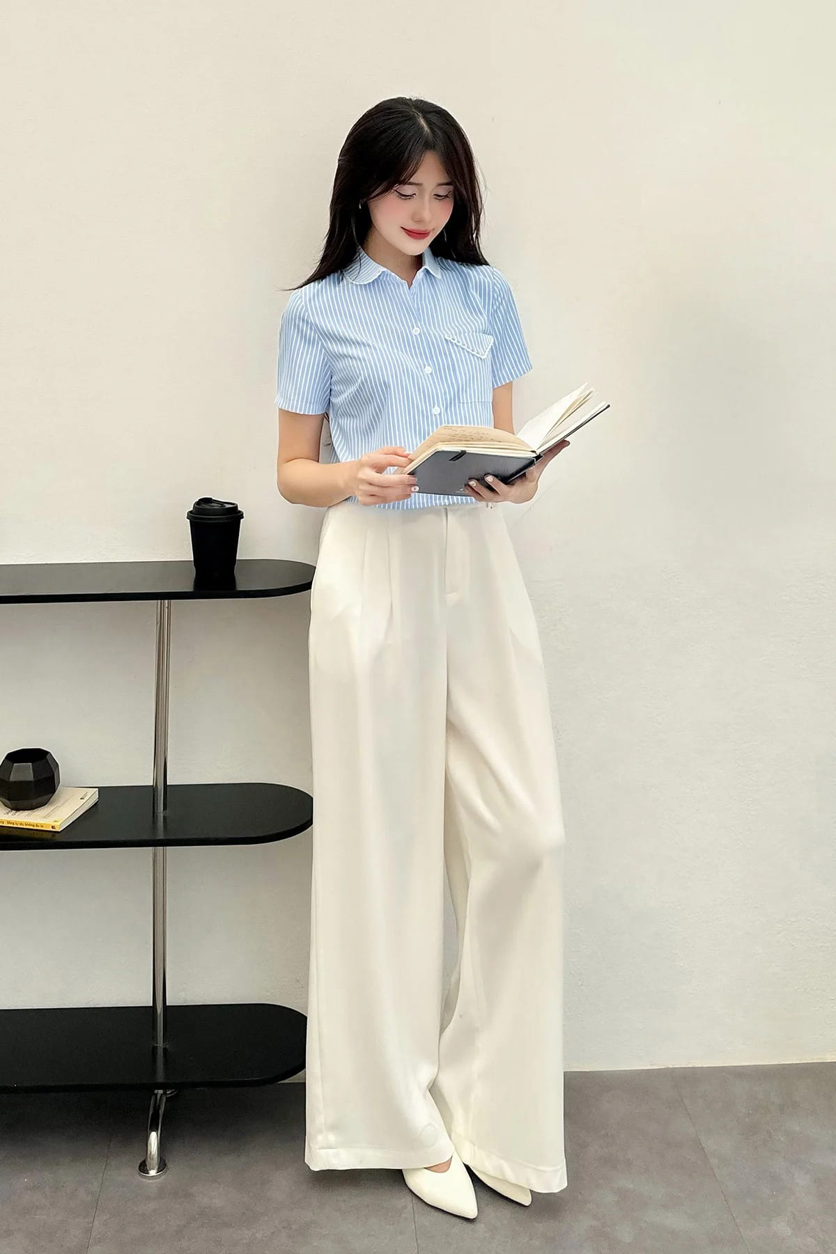 phối đồ áo sơ mi croptop cùng quần suông