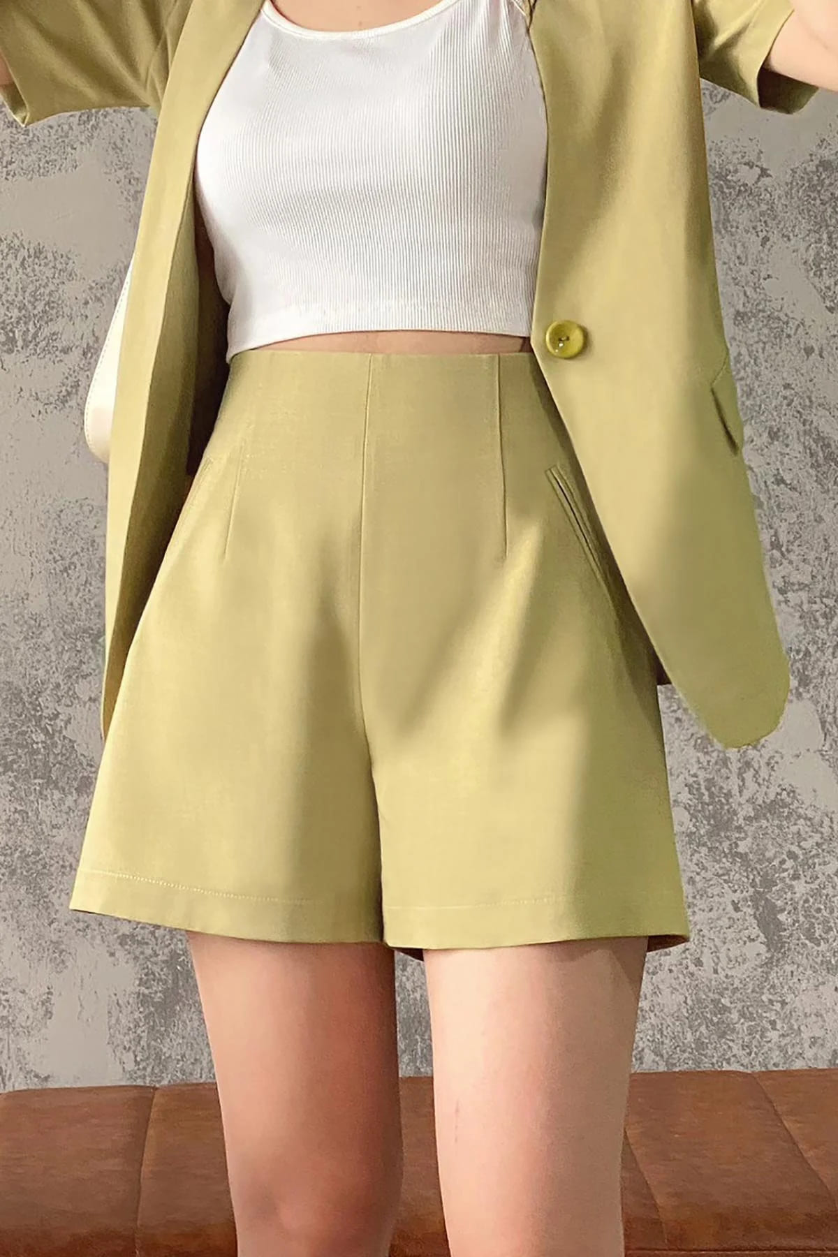 phối đồ với quần short nữ đi chơi cạp cao