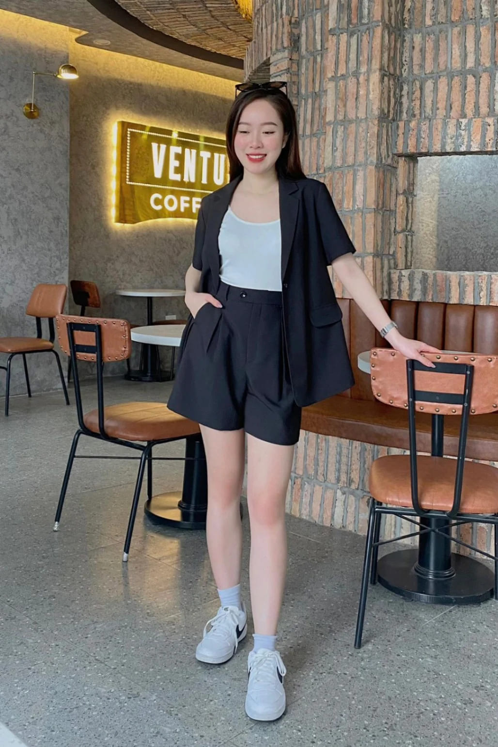 phối đồ với quần short nữ đi chơi cùng áo blazer