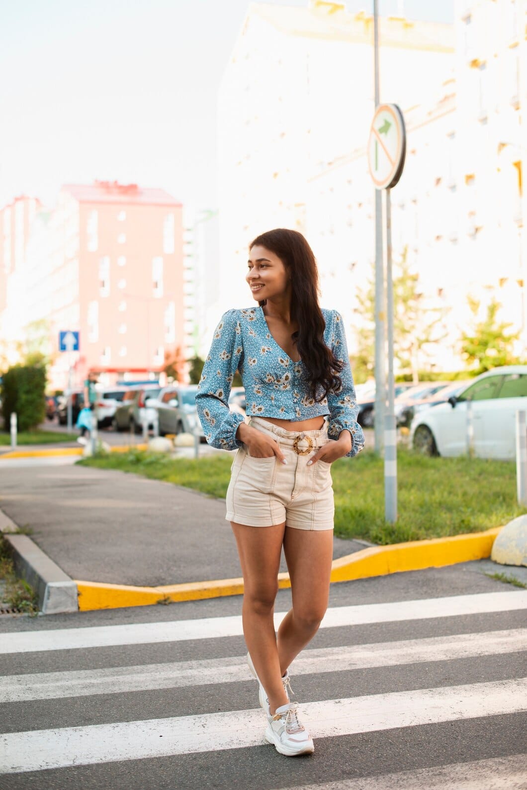 phối đồ với quần short nữ đi chơi cùng áo croptop