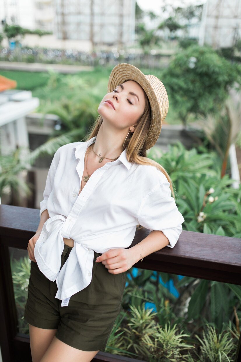 áo sơ mi nữ trắng đi biển