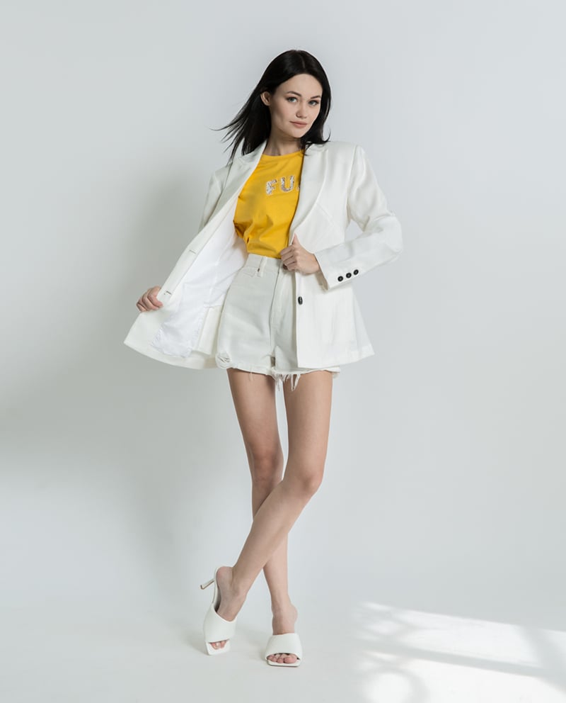 Phối áo vest + áo thun + quần short