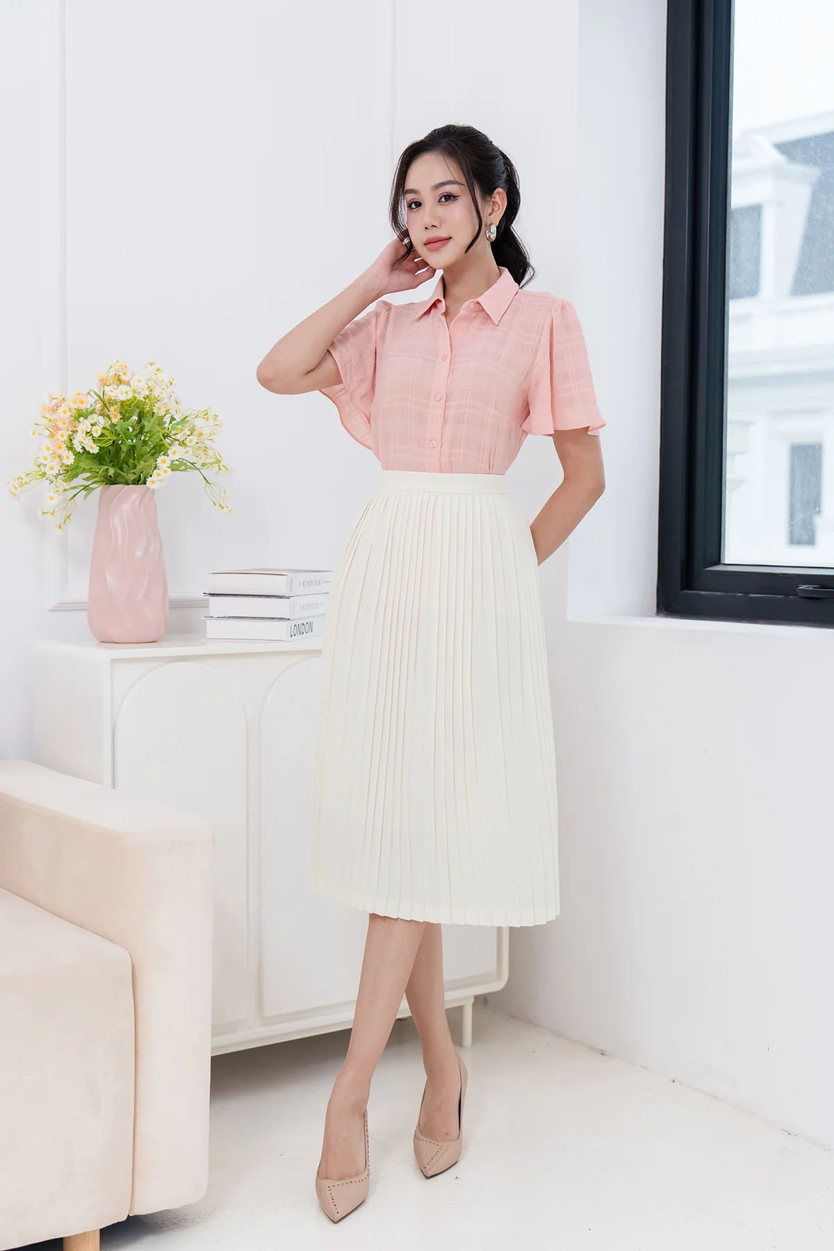 Phối đồ với chân váy trắng dài