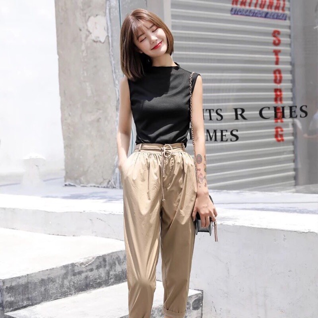 Phối quần baggy với áo dáng ôm