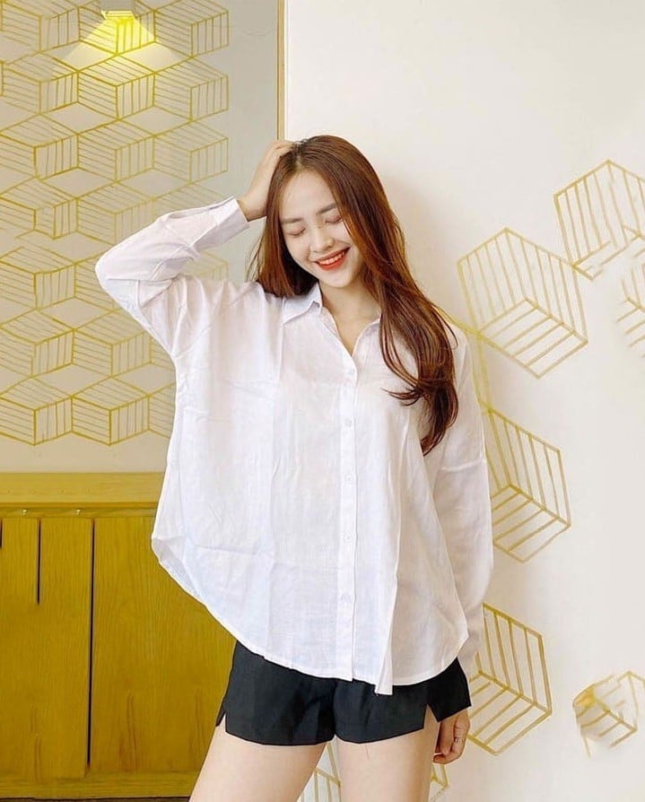 Phối sơ mi dáng rộng với quần short