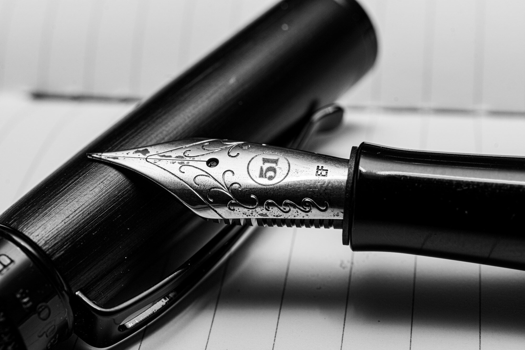 quà 8/3 cho cô giáo với bút ký cao cấp