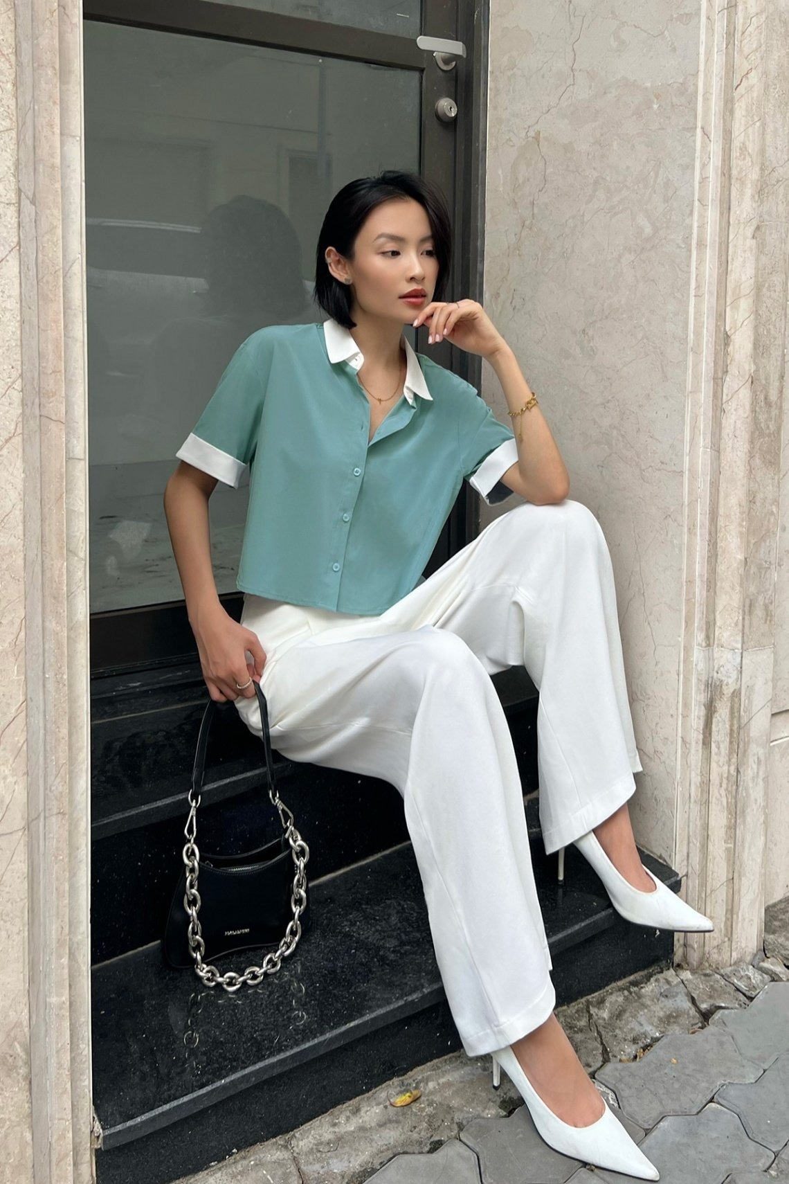 Quần ống rộng trắng đi hẹn hò