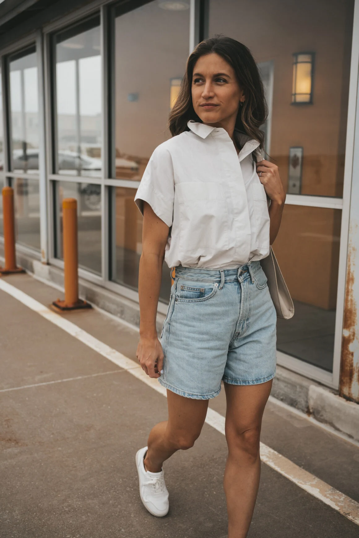 Short denim phong cách