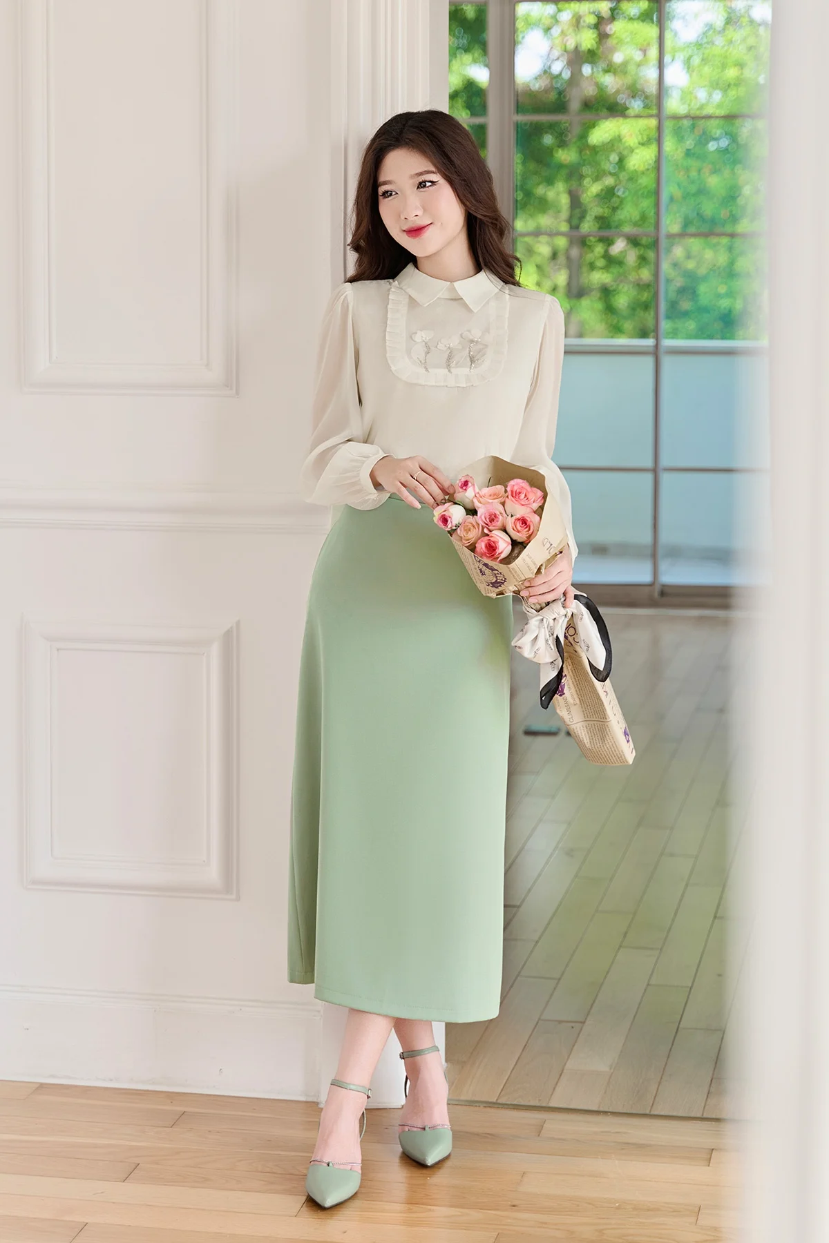 Sơ mi cổ vic phối chân váy midi