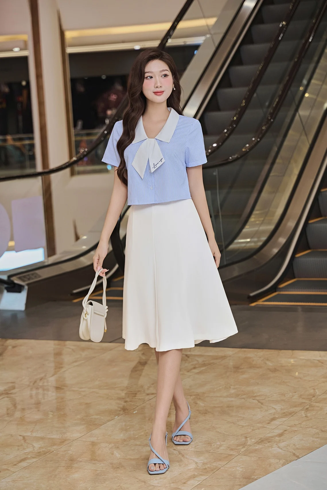 Sơ mi xanh dương phối chân váy midi xòe