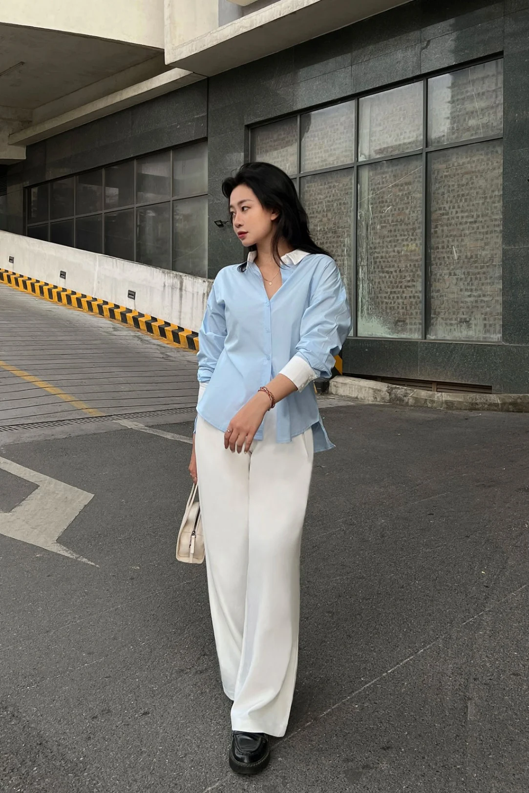 Phối những tone màu trung tính, pastel tạo nên diện mạo dễ chịu, dễ nhìn