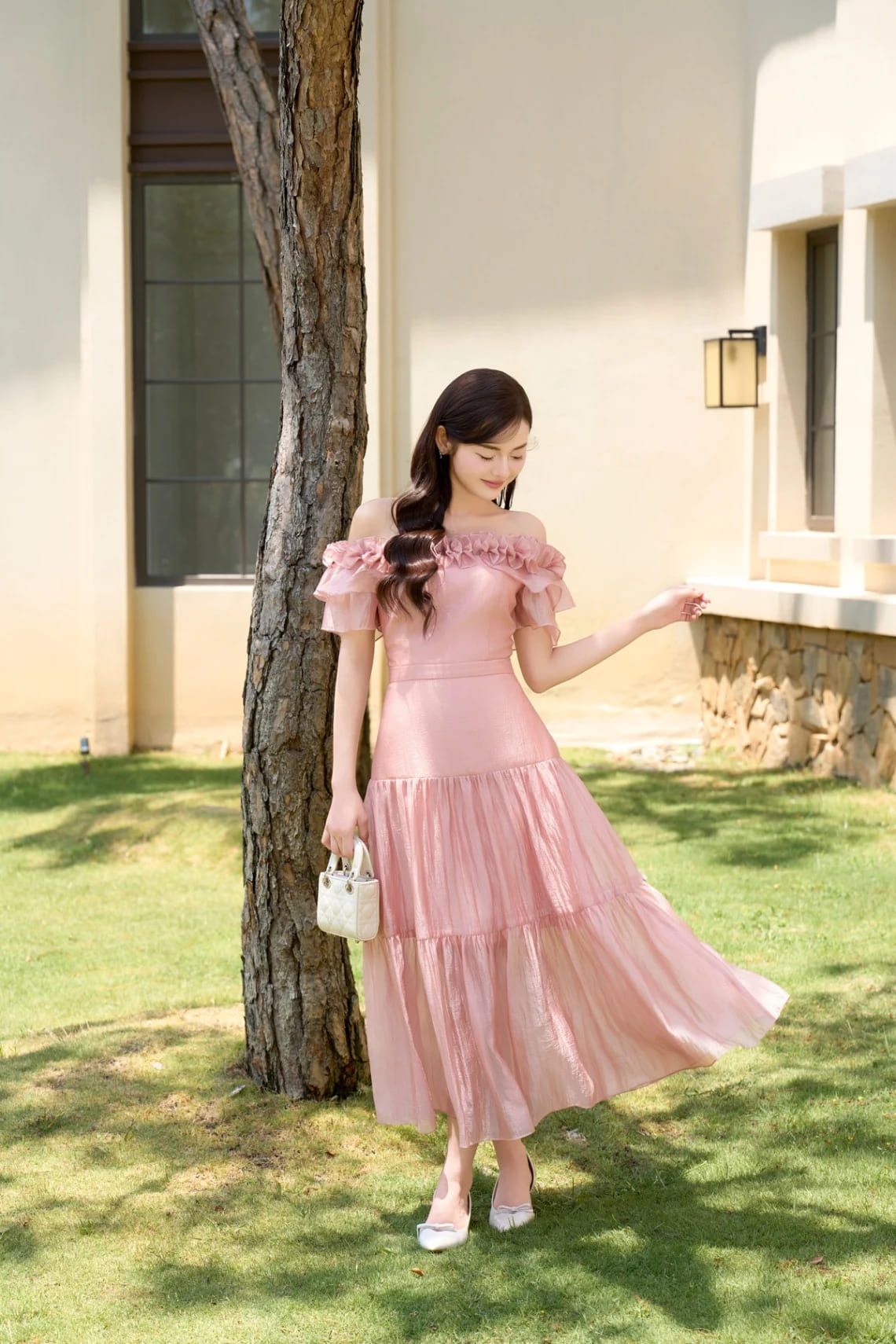 trang phục đi dã ngoại cho nữ với đầm maxi trễ vai