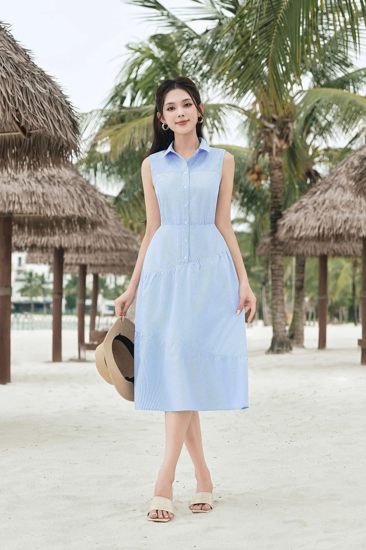 trang phục đi dã ngoại cho nữ với đầm xòe cổ đức sát nách